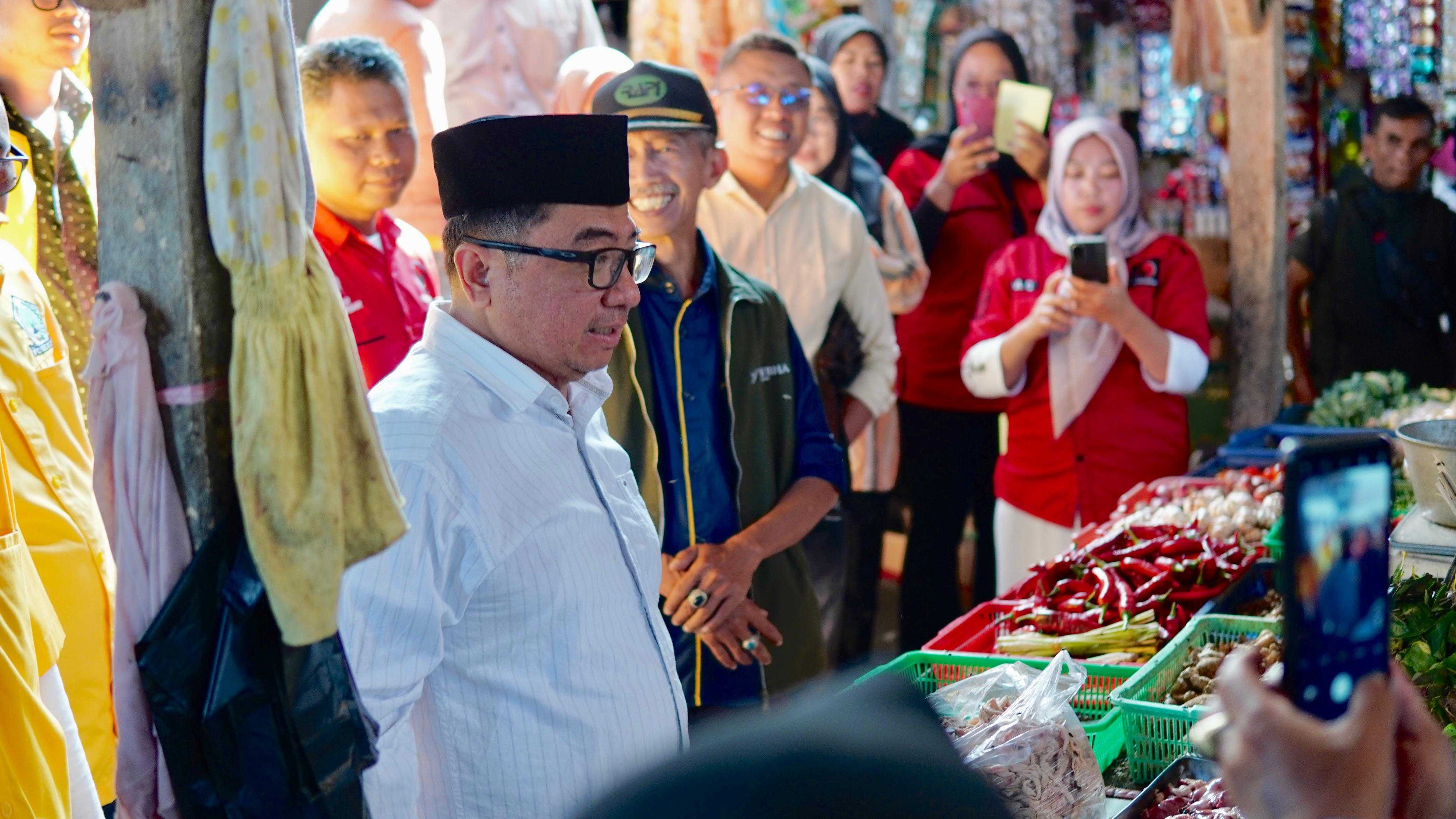 Syakur Amin Kunjungi Pasar Sehat Genteng, Apresiasi Pengelolaan yang Bersih dan Aman